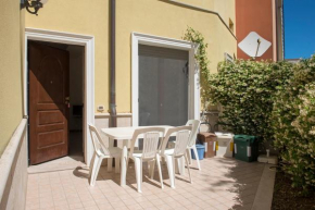 M319 - Marcelli, bilocale con giardino